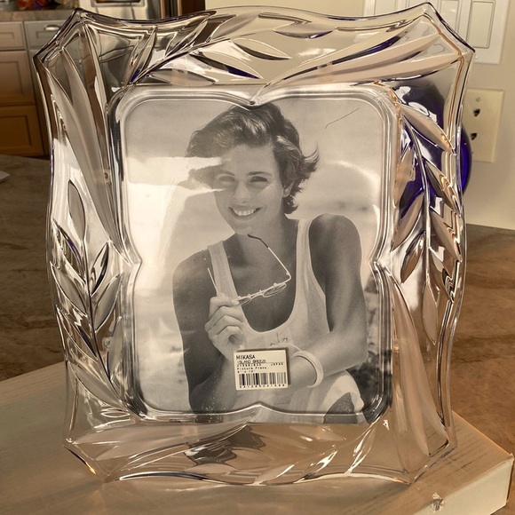 Beautiful, vintage, brand new Mikasa crystal picture frame.  8 X 10” - Picture 1 of 3
